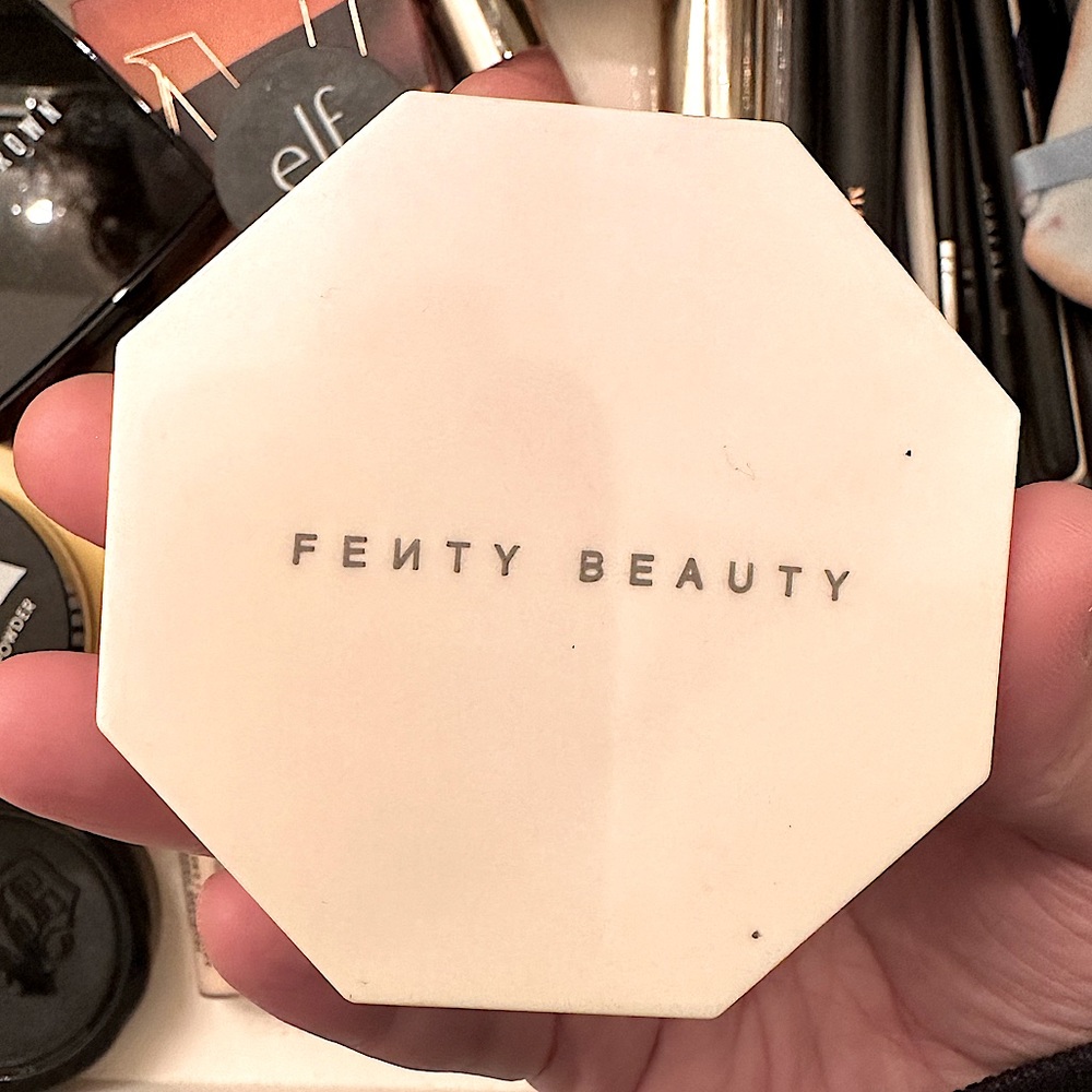 Fenty Beauty Killawatt Freestyle Highlighter - SHADE: Trophy Wife